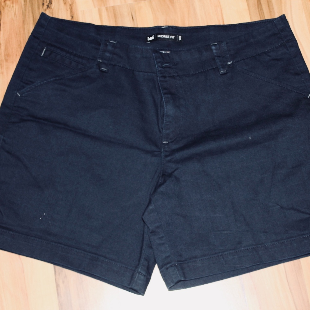 Lee Midrise Fit shorts- Like New! Navy Blue